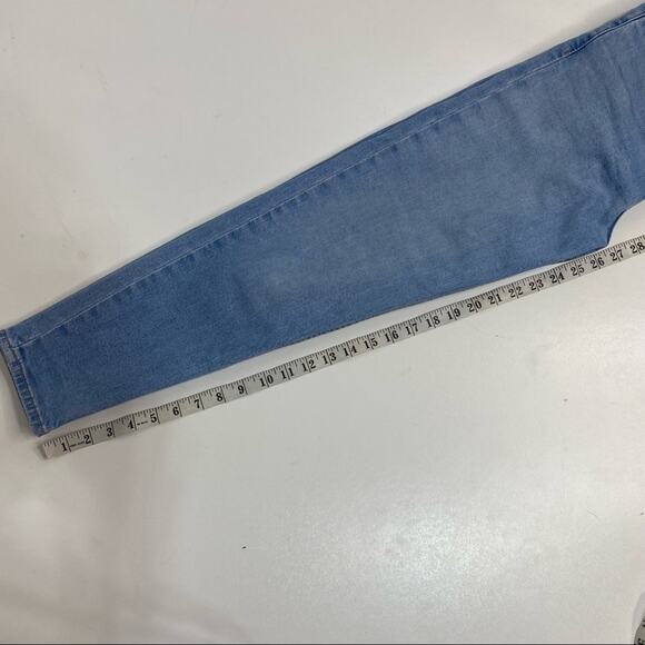 Levi’s High Waist Tapered Distressed Mom Jeans 25 - Picture 4 of 10